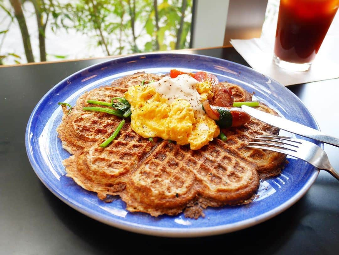 佐藤めぐみさんのインスタグラム写真 - (佐藤めぐみInstagram)「フグレンのアメリカーノめちゃめちゃ美味しかった。。。 ワッフルは生地がほんのり甘くて、 甘い✖︎しょっぱい の、永遠に幸せなやつ。  #浅草 #フグレン浅草  #coffee #ふふふ」1月5日 18時27分 - meguuuuusuke