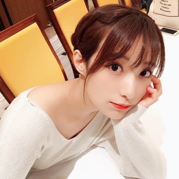 ミクのインスタグラム：「. . 都会の人の多さには まだ慣れないな〜 . .  #ootd #hair #shorthair #hair arrange #holiday #japanese  #japanesegirl #tokyo」