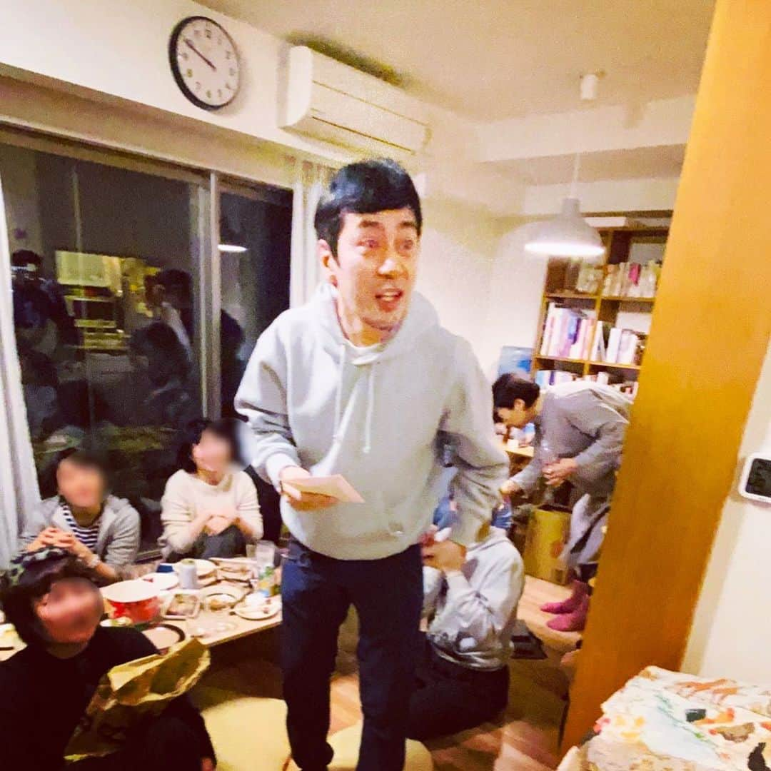 オクイシュージさんのインスタグラム写真 - (オクイシュージInstagram)「恒例の松尾スズキ邸新年会。 今年はガチカラオケ大会ありで おれぁGoPro手に入れたぜ。 これで 無駄に躍動感ある画が撮り放題じゃないか。 #今年もしくよろ#おれの呆けフェイス#許可とってないから#人気者の顔はボカしの刑」1月5日 18時32分 - shujiokui