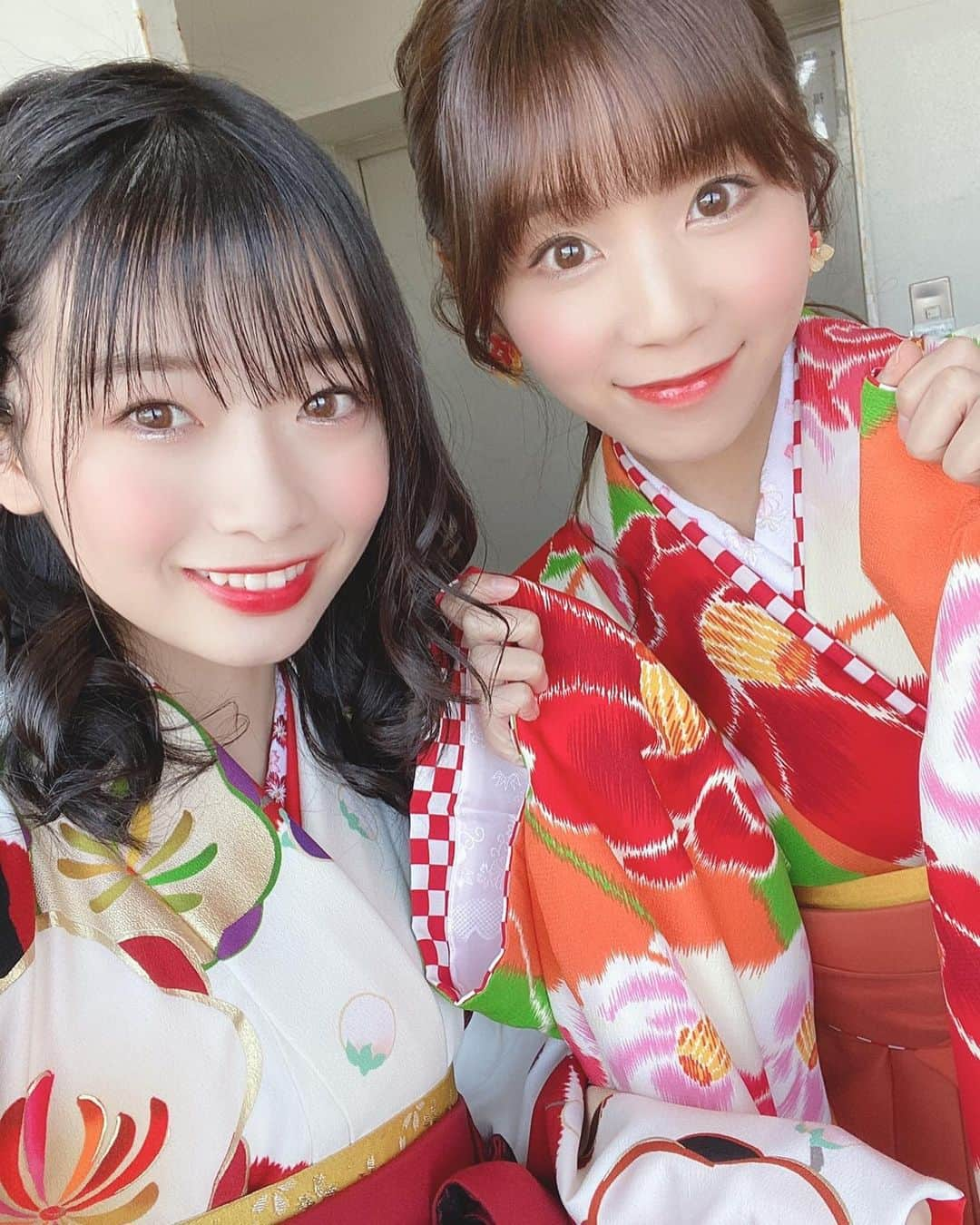 吉川千愛さんのインスタグラム写真 - (吉川千愛Instagram)「袴☺︎❤︎ オレンジ可愛い🧡 椿も大柄もツボで めちゃくちゃお気に入り♪  お世話になっている レンタル衣装　いきつ　さんに お借りしました❣️ ありがとうございます☺︎ ピアスはエドマッチョのノリカさんデザインの お花ピアス🌼  #LinQ #吉川千愛　#こんにちあ #あいんちゅ　#袴　#いきつ　#レンタル衣装　#fukuoka #福岡　#着物　#kimono #エドマッチョ」1月5日 18時38分 - chiaki_yo