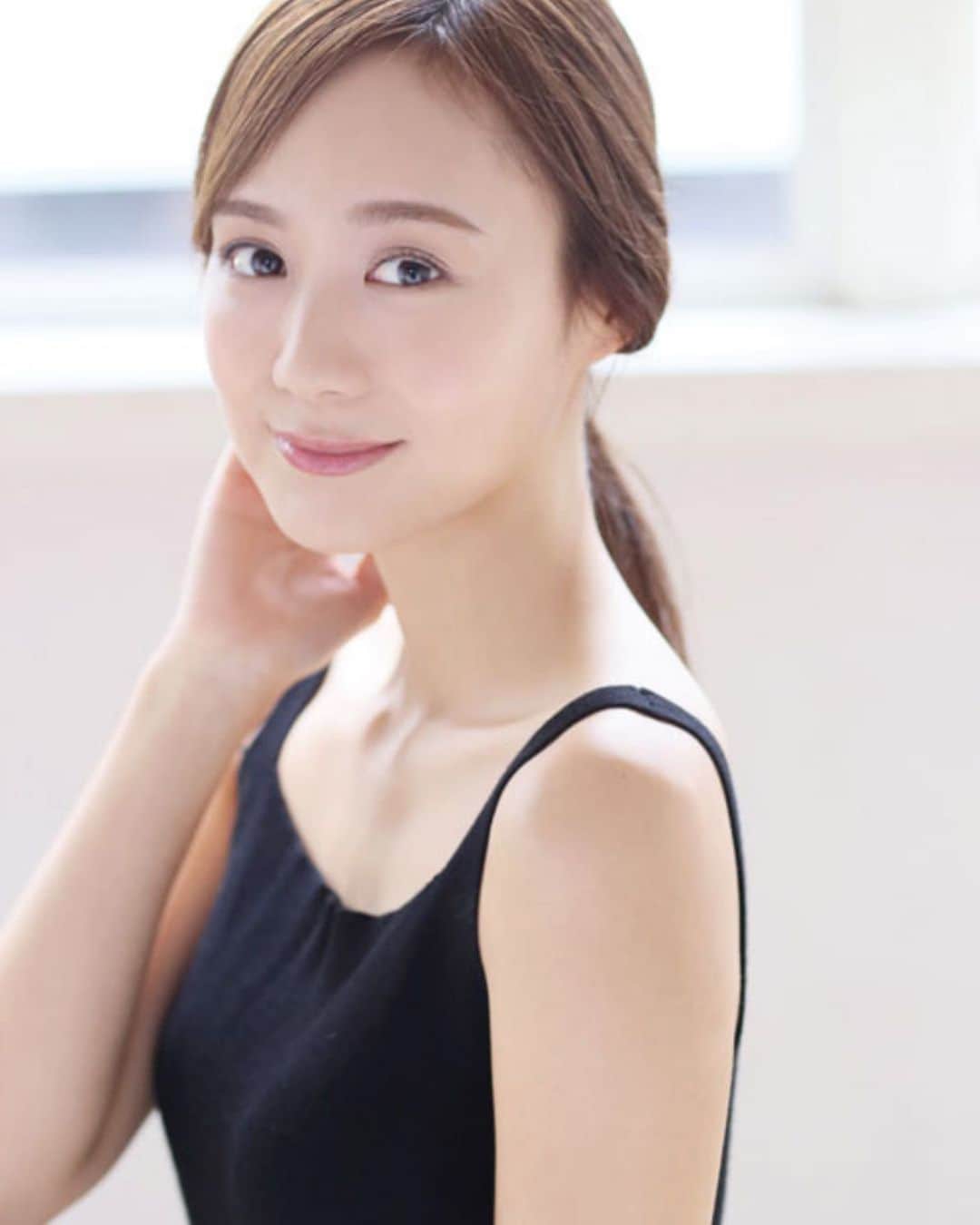 宮内ひかるのインスタグラム：「今年の事務所のプロフィール写真 . 明けまして おめでとうございます㊗️」
