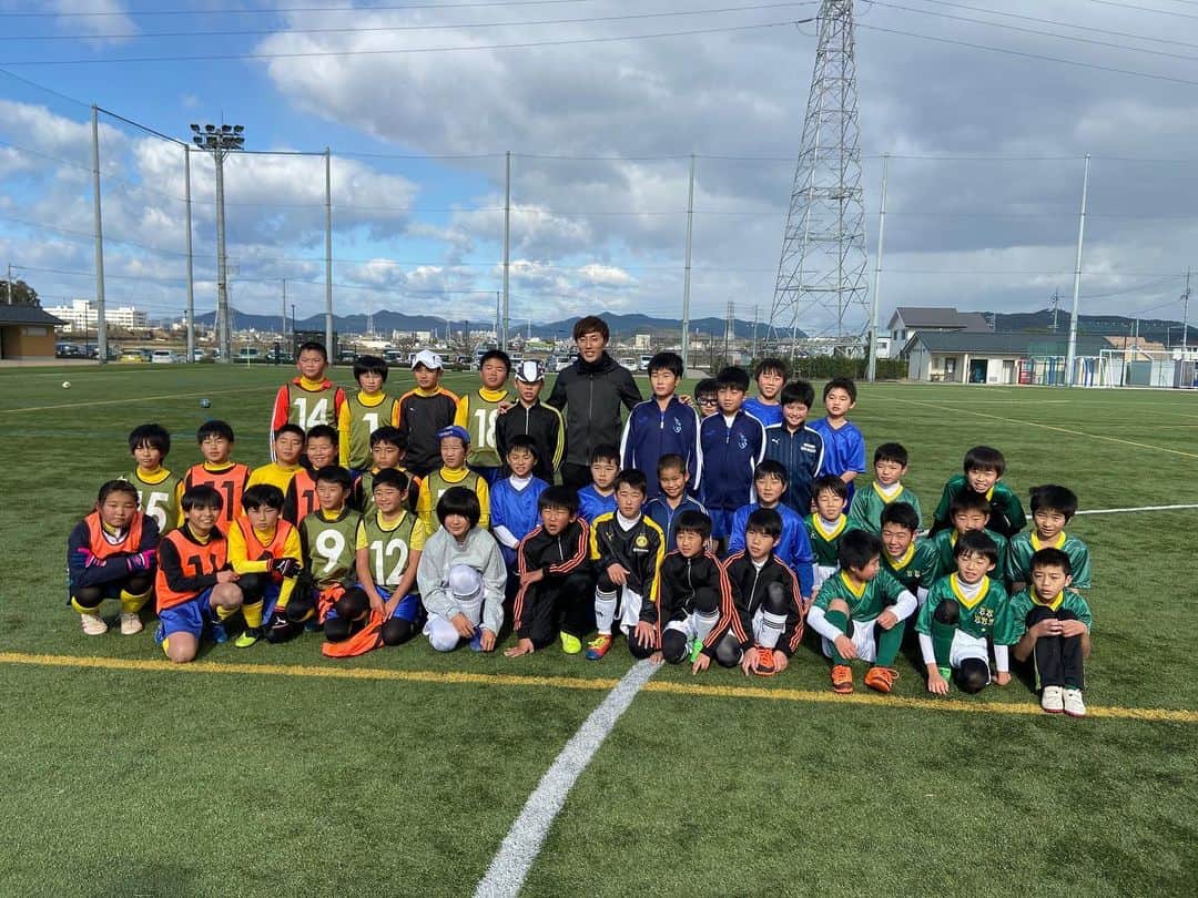 のインスタグラム：「エナジーサポートアリーナでサッカー教室しました！ 自分が育った犬山で毎年子供達とサッカーができる事に感謝です！ 少しでも子供達の刺激になったらいいな☀️ #エナジーサポートアリーナ #水野泰輔 #藤枝myfc  #犬山 #いぬやま #サッカー教室  #犬山城 #日本モンキーパーク」