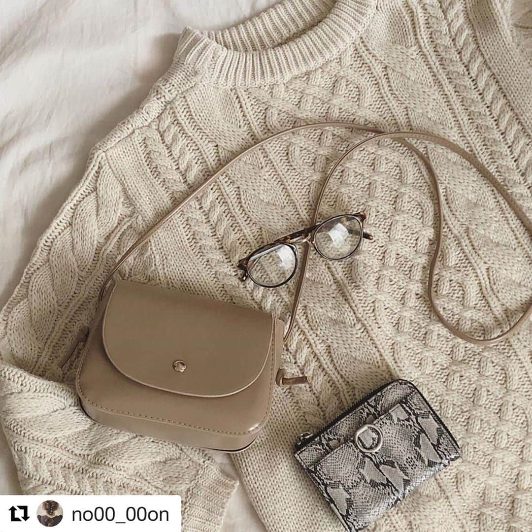 ショップにこにこさんのインスタグラム写真 - (ショップにこにこInstagram)「#Repost @no00_00on with @get_repost ・・・ #お買い物記録 . . . . . 昨日のpostに載せてたミニショルダーバッグ♡ #shopnikoniko で購入しました☻ . . 長財布だと入らないので、このバッグの日は、アベイルのパイソンミニ財布で♡ . . . . . #しまむら購入品 #しまむらパトロール #しまパト #しまパト戦利品 #ショップニコニコ #zozotown #ショップにこにこ #パイソン財布 #パイソン柄 #ミニ財布 #ミニショルダー #ケーブルニット #おきがくらぶ #置き画くら部 #ミニウォレット #ミニバッグ #ベージュコーデ #アベイル購入品 #avail #avail購入品 #アベイル #アベパト」1月5日 18時59分 - shopnikoniko