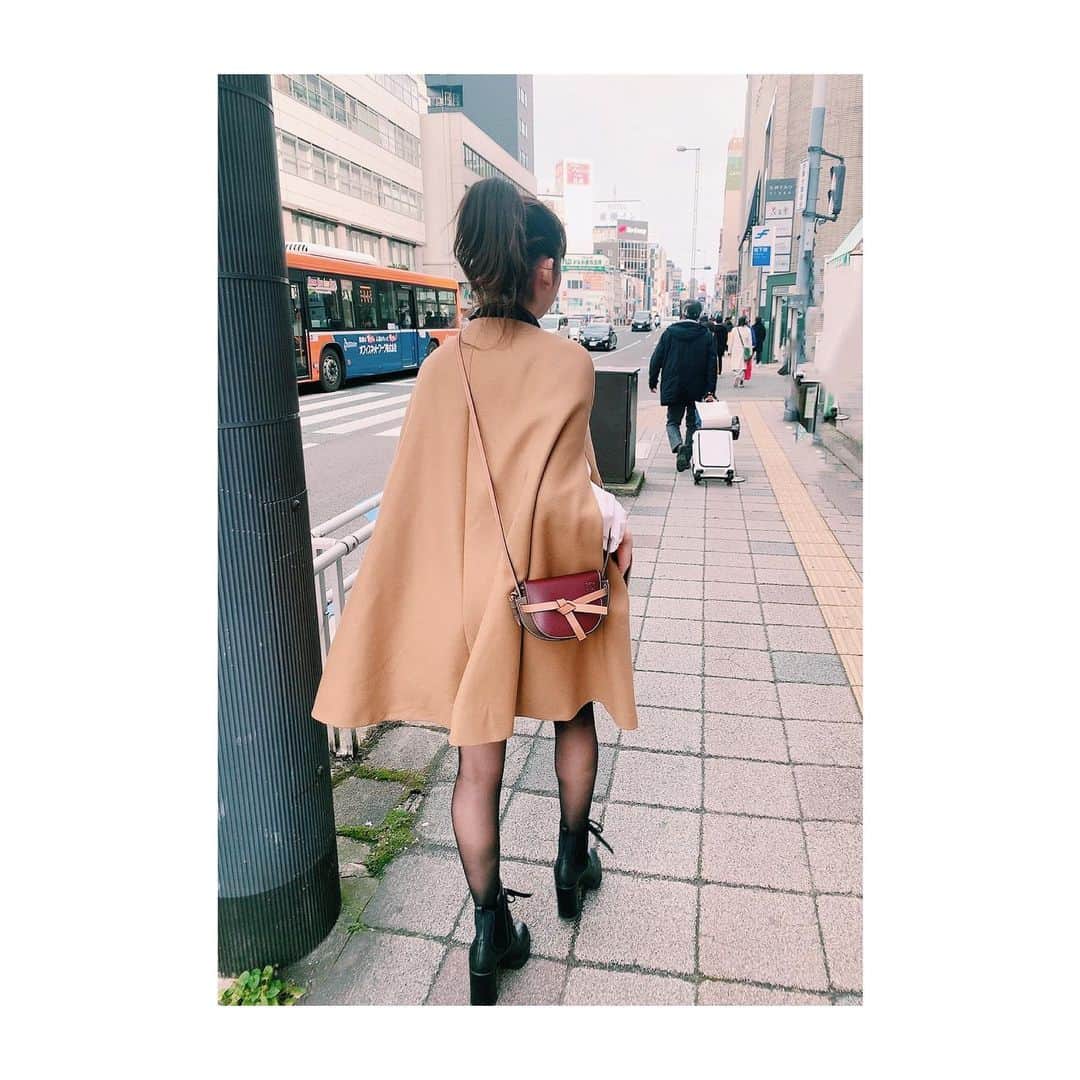 のインスタグラム：「ただいま、福岡☺︎💕 やっぱり落ち着くな〜〜。 photo by お姉ちゃん .  #福岡 #天神 #zara #loewe #prada」