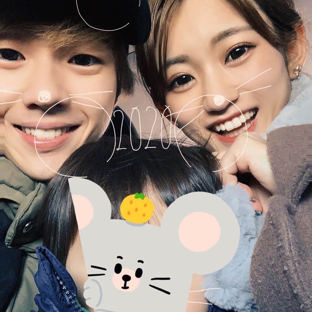 田南輝一のインスタグラム：「皆さんあけましておめでとうございます。 . . 挨拶が遅れたのは 日頃から仕事やYouTubeなど沢山頑張って一気にoffにしてみました。 . 家族として迎えたのは2度目の正月。 とても幸せな年明けだったので来年もオフになります。 . . #2020 #正月 #るぅきぃ　#家族 #子年 #YouTube」
