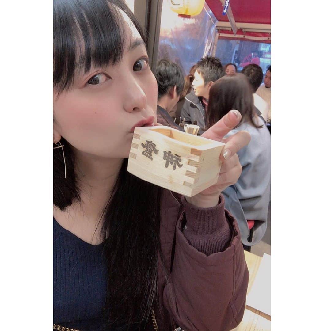 脊山麻理子さんのインスタグラム写真 - (脊山麻理子Instagram)「浅草のホッピー通りで樽酒飲んだよ♡体暖まった♡ #お正月　#浅草　#浅草寺　#ホッピー通り #ホタテのバター焼き　#美味しかった　#樽酒」1月5日 18時53分 - mariko_seyama_milkpon