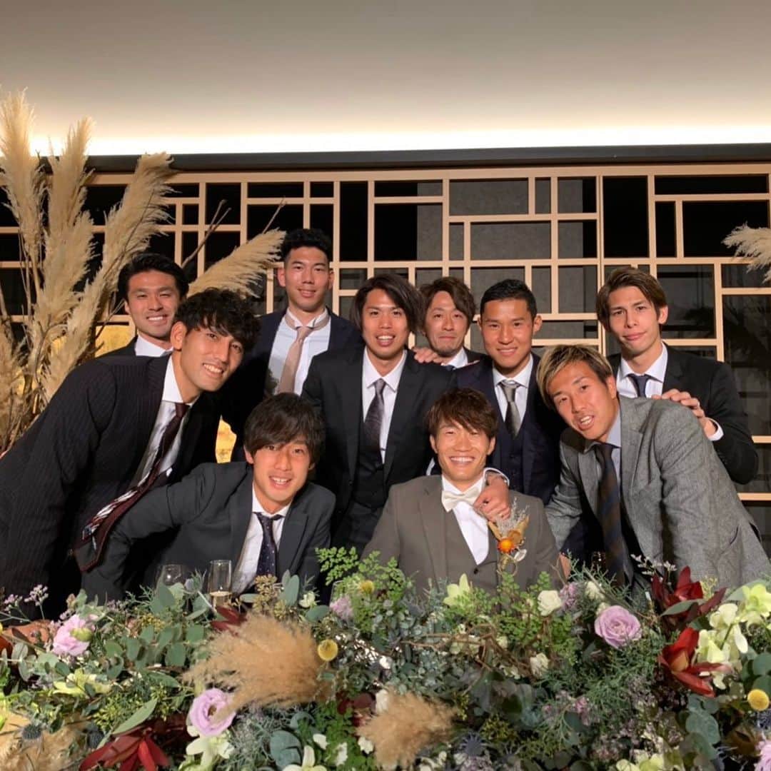 稲垣祥のインスタグラム：「昨日私ごとながら結婚披露宴を行わせていただきました！ 改めて多くの方々に支えられてきた人生だなと実感しました☺️ 皆様ありがとうございました！ #ヴァンフォーレ甲府 #サンフレッチェ広島」