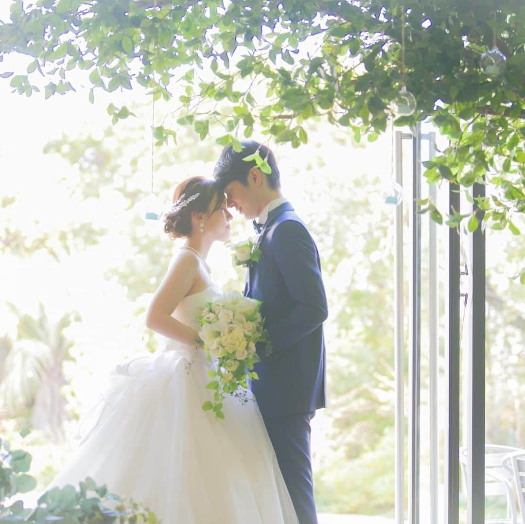 アンジェローブ 名古屋 結婚式場さんのインスタグラム写真 - (アンジェローブ 名古屋 結婚式場Instagram)「. @weddingisland_angerobe をフォローして. 『 #アンジェローブ 』のタグで. お写真を投稿してくださいね＊*. . ——————————. . インフィニティガーデンでは 室内でもガーデンにいるような 1枚も撮影できます🌿 . ——————————. . -アンジェローブの公式HPをcheck＊* http://www.angerobe.co.jp/sp/ -ブライダルフェアの予約はコチラから♪ http://www.angerobe.co.jp/sp/fair/ . ——————————. . ぜひ『 #アンジェローブ 』のハッシュタグで. ウェディングの写真を投稿してくださいね＊*. ステキなお写真はこちらのアカウントで. リグラムさせていただきます♪. . また『#アンジェローブ』のハッシュタグで. 投稿していただいた#アンジェ嫁 様は. 必ずフォローさせて頂きます💕  プレ花嫁さんも卒花嫁さんも. ずーっと繋がっていきましょう💕 ——————————. . #ガーデン #wedding  #weddingdress #👰 #ウェディングドレス #tuxedo #🤵 #タキシード #ブーケ #bouquet #ウェディングブーケ #プレ花嫁 #かわいい #結婚式準備 #卒花 #東海プレ花嫁 #名古屋プレ花嫁 #リニューアルオープン #アンジェローブ  #名古屋結婚式場 #婚約 #プロポーズ #港区 #金城ふ頭 #natural #ナチュラル #ナチュラルウェディング  #naturalwedding」1月5日 19時21分 - weddingisland_angerobe