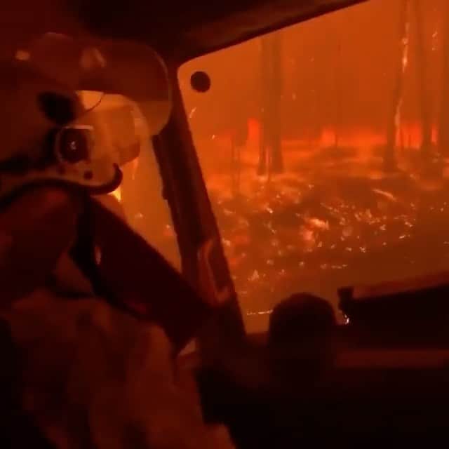 ティモシー・サイクスのインスタグラム：「PLEASE SHARE WITH YOUR FOLLOWERS NOW: Repost from @karmagawa Watch these videos of the devastating wildfires in Australia and share them with your followers as we MUST get these brave firefighters and communities help ASAP! An estimated 500 million animals and also 20 people have already been killed, including 3 volunteer firefighters, and roughly six million hectares (60,000 square km or 14.8 million acres) of bush, forest and parks have been burned. As we post this, more than 100 fires are still burning across New South Wales, with some fires that are so large they are the size of Manhattan! So, please join us in praying for Australia and also let’s all use our social media platforms for good and share these videos with your followers and tag people, influencers, celebrities and news media that need to see this as we MUST get the word out about how this urgent crisis is and get international help for these communities! We’re also posting videos of several locals refusing to shake hands with Australia’s prime minister Scott Morrison, who is a climate change skeptic and who has aggressively grown Australia’s coal industry while opposing measures to combat climate change and even going so far as to reject additional funding for firefighters…meaning politicians won’t be much help here so we must step up and get international aid in order to save as many human and animals lives as possible! Check out the link in our bio to purchase Karmagawa charity merch as we’re donating 100% of profits for the month of January on all our charity apparel to hardworking Australian charities like @wireswildliferescue @1300koalaz @deeppeacetrust @balubluefoundation @adelaidekoalahospital @nswrfs @redcrossau and also DM us for instructions on how to donate directly as every donation, great and small, is appreciated as we must come together to help Australia ASAP! Please share this post with your followers and tag people who need to see what’s happening, spreading awareness is crucial in getting the most help! #sendhelp #wildfires #karmagawa」