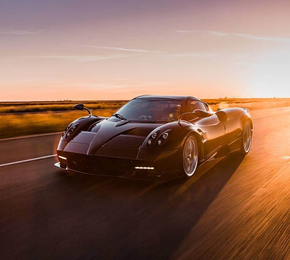 パガーニ・アウトモビリのインスタグラム：「Fantastic #roadsterroadtrip2019 memories! What an adventure  @1slocrx 📸 @pagani_ty @paganinewportbeach  #pagani #huayra #huayraroadster」