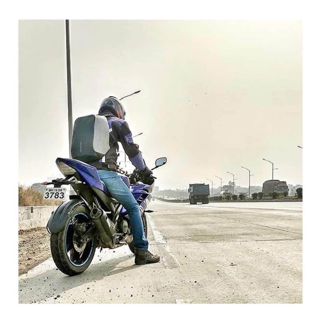 XD Designさんのインスタグラム写真 - (XD DesignInstagram)「Roadtrippin’ with the Bobby Original. 🏍 ⠀⠀⠀⠀⠀⠀⠀⠀⠀ 📸 by @p_gohil_  in #NaviMumbai ⠀⠀⠀⠀⠀⠀⠀⠀⠀ ⠀⠀⠀⠀⠀⠀⠀⠀⠀ #MadeforModernNomads 🙌 ⠀⠀⠀⠀⠀⠀⠀⠀⠀ • • #xddesign #bobbybackpack #xddesignbobby #bobbyoriginal #roadtrip #antitheftbag #antitheftbackpack #usbbag #antitheft #travelers #packandgo #travellifestyle #travelgear #photooftheday #globetrotter #modernnomad #lifeontheroad #gotyourback #travelmore #digitalnomad #doyoutravel #thetraveltag #adventuretraveler #passportlife #travelbuddy #travelcommunity #adventurers #india」1月6日 5時18分 - xddesign