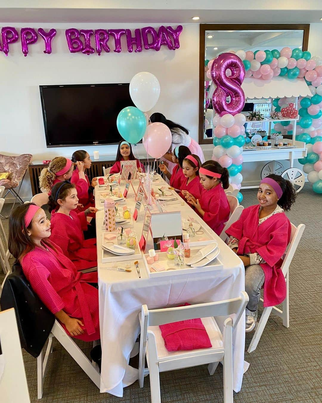 ロゼリン・サンチェスさんのインスタグラム写真 - (ロゼリン・サンチェスInstagram)「I mean!!! 💕💕💕 so so so mega cute!! Gracias @petiteluxeparties for pampering our girls!!! #sebellais8 #happybirthday #felizcumplehija #sebelicious」1月6日 5時24分 - roselyn_sanchez