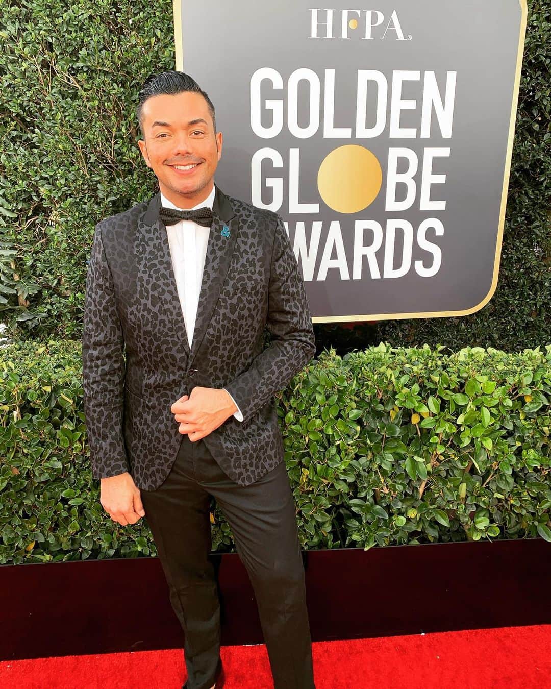 アンソニー・ラモスのインスタグラム：「First red carpet of 2020 / #GoldenGlobes #Globes77 📷: @joelivenow」