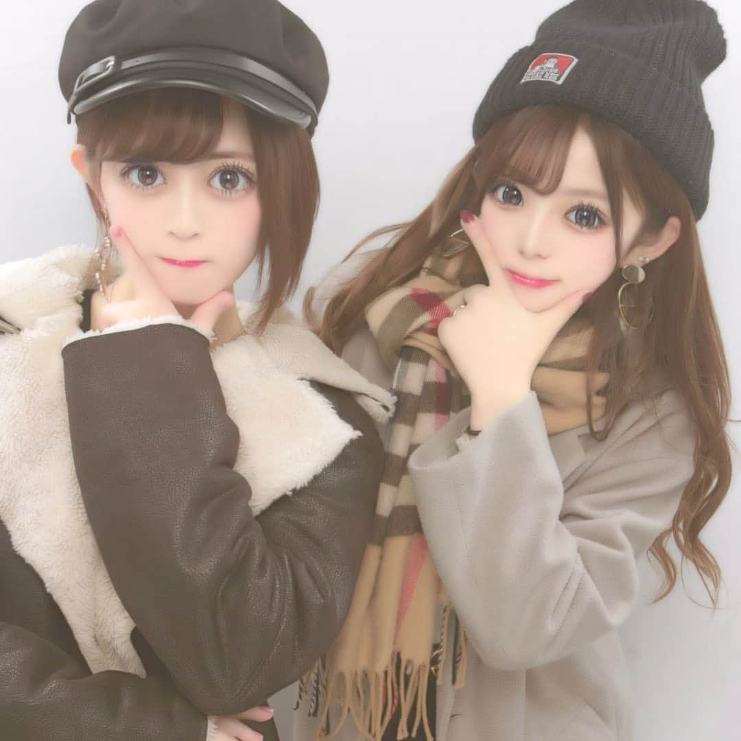 のインスタグラム：「ああ美女と会えて今年はいい一年になりそう(´﹃｀) 次は鍋いくんだあっ🥺 ばり笑ったなあ😂  コメントかえすじょっ #ootd #プリント倶楽部 #ハンバーグ食べた #お姉ちゃん #fff #l4l #コメント返し #いいね返し」