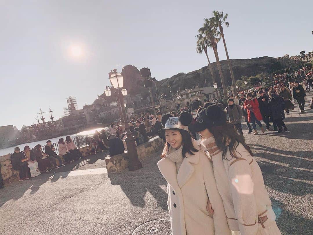 木南清香さんのインスタグラム写真 - (木南清香Instagram)「🐭2020🐭 ・ ・ Disney 初め🎍💕 ・ 生まれて初めて、 7時から開園待ちしました。 念願の #ソアリン 🌈 早起きして、よかった。 ・ #🐭 #白いもこもこ #姉妹デート #tokyodisneysea」1月5日 21時58分 - kinami_sayaka