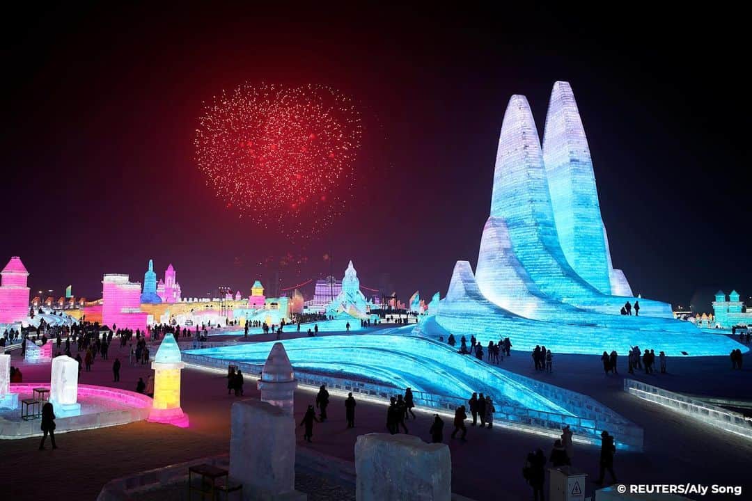 RIAノーボスチさんのインスタグラム写真 - (RIAノーボスチInstagram)「Харбинский фестиваль льда и снега считается одним из крупнейших ледовых шоу в мире. В воскресенье прошла церемония открытия, которая завершилась праздничным салютом. Сказочные скульптуры из снега и льда - в нашей фотоленте.」1月5日 22時06分 - ria_novosti