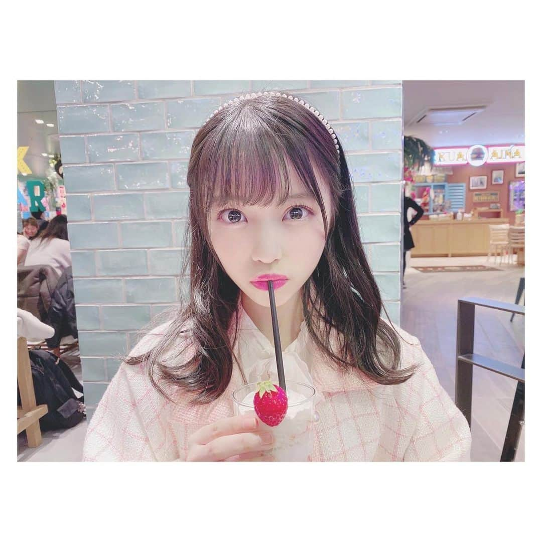 岩田陽菜さんのインスタグラム写真 - (岩田陽菜Instagram)「あまい。﻿ ﻿ 💕🍓🍼💕﻿ ﻿ ﻿ #東京#Tokyo#東京カフェ#cafe#カフェ#新宿カフェ#新宿#sweets#苺#苺パフェ#生クリーむ#strawberry#いちご#苺スイーツ専門店#ストロベリーピープス#かわいい#パフェ#pink#ヘアアレンジ#巻き髪#カチューシャ#ブラウス#fint#フィント﻿」1月5日 22時06分 - hina_naso_stu48