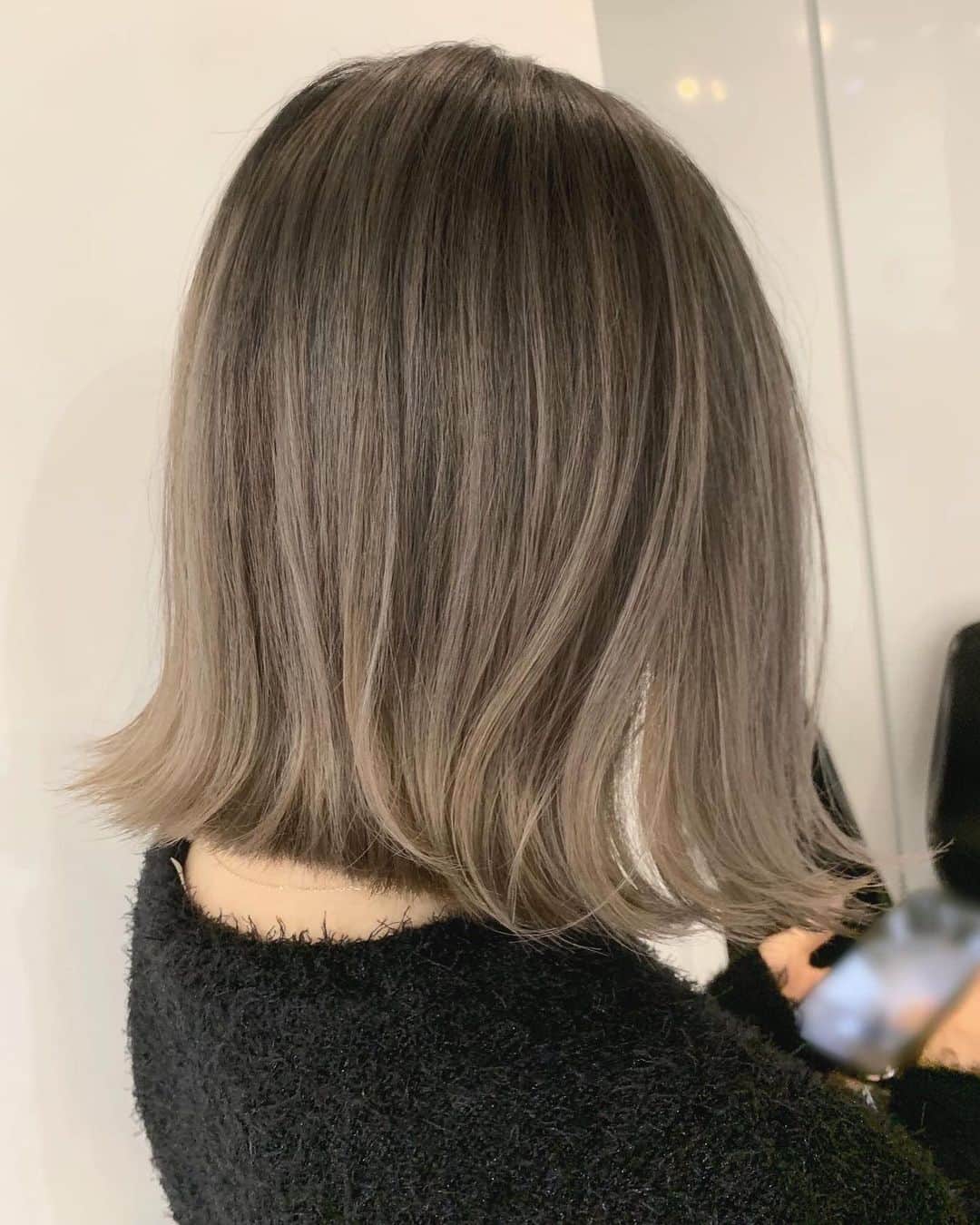 ALIVEさんのインスタグラム写真 - (ALIVEInstagram)「このヘアを担当したのはALIVE 原宿店所属  カラーリスト 野口靖矢 (@nogu_alive ． ． ． ➖➖➖➖➖➖➖➖➖➖➖➖ ． ALIVE HARAJUKU 東京都渋谷区神宮前6-29-4 5F 03-6433-5233 ． ALIVE KICHIJOJI 東京都武蔵野市吉祥寺本町1-10-5 6F 04-2227-5410 ． ． ALIVE OMOTESANDO 東京都渋谷区神宮前4-14-9 1F 03-6434-5454 ． ALIVE NAGOYA 愛知県名古屋市中区栄３-11-16 7F  052-253-9551 ． ALIVE FUKUOKA 福岡県福岡市中央区大名1-14-29 4F 092-791-4333 ． ご予約はプロフィールトップのURLから 各店へお願い致します。 ． ． ． ➖➖➖➖➖➖➖➖➖➖➖➖ ．  #バレイヤージュ  #ハイライト #ハイライトカラー  #グラデーションカラー  #balayage #グレージュグラデーションカラー  #ホワイトグラデーションカラー  #ベージュバレイヤージュ #グレージュバレイヤージュ #ピンクベージュカラー #ピンクバレイヤージュ #ベージュグラデーション #外国人風バレイヤージュ」1月5日 22時18分 - alivehair