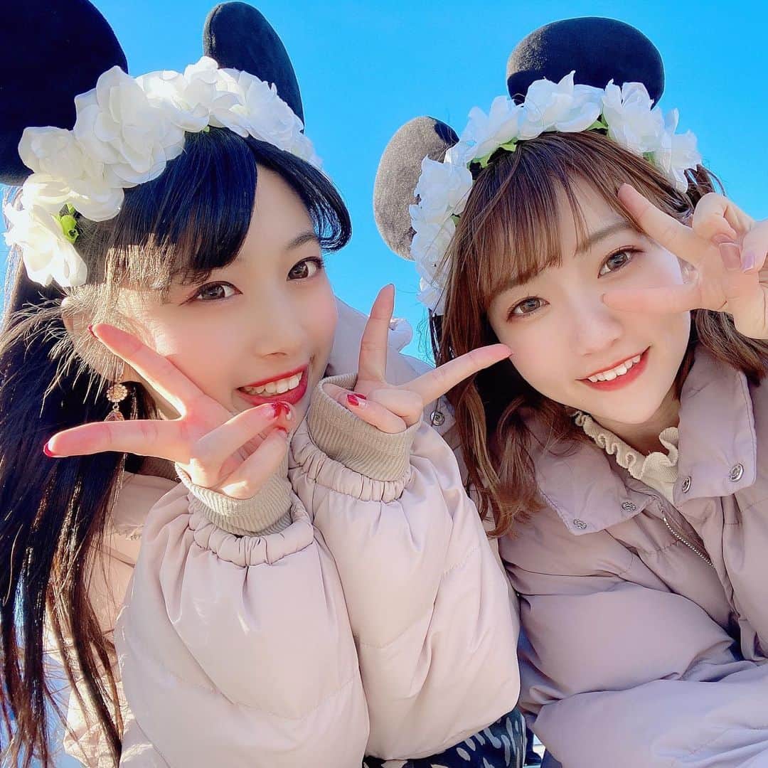 夏川愛実のインスタグラム：「ㅤㅤㅤㅤㅤㅤㅤㅤㅤㅤㅤㅤㅤ disneyの投稿してこー！ ㅤㅤㅤㅤㅤㅤㅤㅤㅤㅤㅤㅤㅤㅤㅤㅤㅤㅤㅤㅤㅤㅤㅤㅤㅤㅤ はるちゃんほんと今日は お疲れ様😊💗 ㅤㅤㅤㅤㅤㅤㅤㅤㅤㅤㅤㅤㅤㅤㅤㅤㅤㅤㅤㅤㅤㅤㅤㅤㅤ #ディズニー#ディズニーランド#ディズニーコーデ  #disney#tokyodisneyland#夢の国 #ディズニーコーデ#双子コーデ#ナイスクラップのアウター」