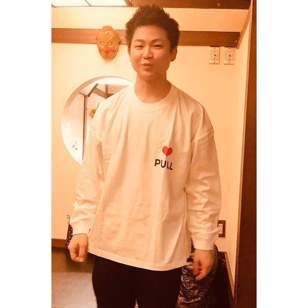 akamasa Kawata ( 川田 行政 ) さんのインスタグラム写真 - (akamasa Kawata ( 川田 行政 ) Instagram)「・ ・ 【t-shirt】 ・ 水谷くん(@mizutani_jewelry )に デザインをお願いしている 川田プロデュースのブランド 『Nonver Style』 @nonver_style ・ プロトタイプのTシャツ。 ・ デザイナー自ら着るw ・ ドロップショルダーの ビックシルエット。 ・ これを着てインスタ・FBに アップしてくれる方は 定価11,000円(税別)を 6,000円(税別)でご案内。 ・ 問い合わせはこちら↓ @takamasakawata ・ #nonverstyle  #tshirt  #heart ・  ーーーーーーーーーーーーーーーーーーー ファッションはマインドを 相手に伝えるための武器である。 ・ “マインド” を “外見” という武器に変え、 すべての人が本質を最大限に活かし、 “Happy”になれる社会を目指します。 ・ Happy Styling Management ～あなたの為の専属スタイリスト～ happystyling.wixsite.com/main ・ @takamasakawata @happystylingmanagement @nonver_style ーーーーーーーーーーーーーーーーーーー #happystylingmanagement  #nonverstyle  #nonver  #stylistlife  #fashion  #fashionphotography  #beautiful  #tshirts  #ファッション  #ファッションスタイリスト  #メンズファッション  #レディースファッション  #コーディネート  #大人コーデ  #tシャツ  #経営者  #起業家  #お洒落さんと繋がりたい」1月5日 22時24分 - takamasakawata