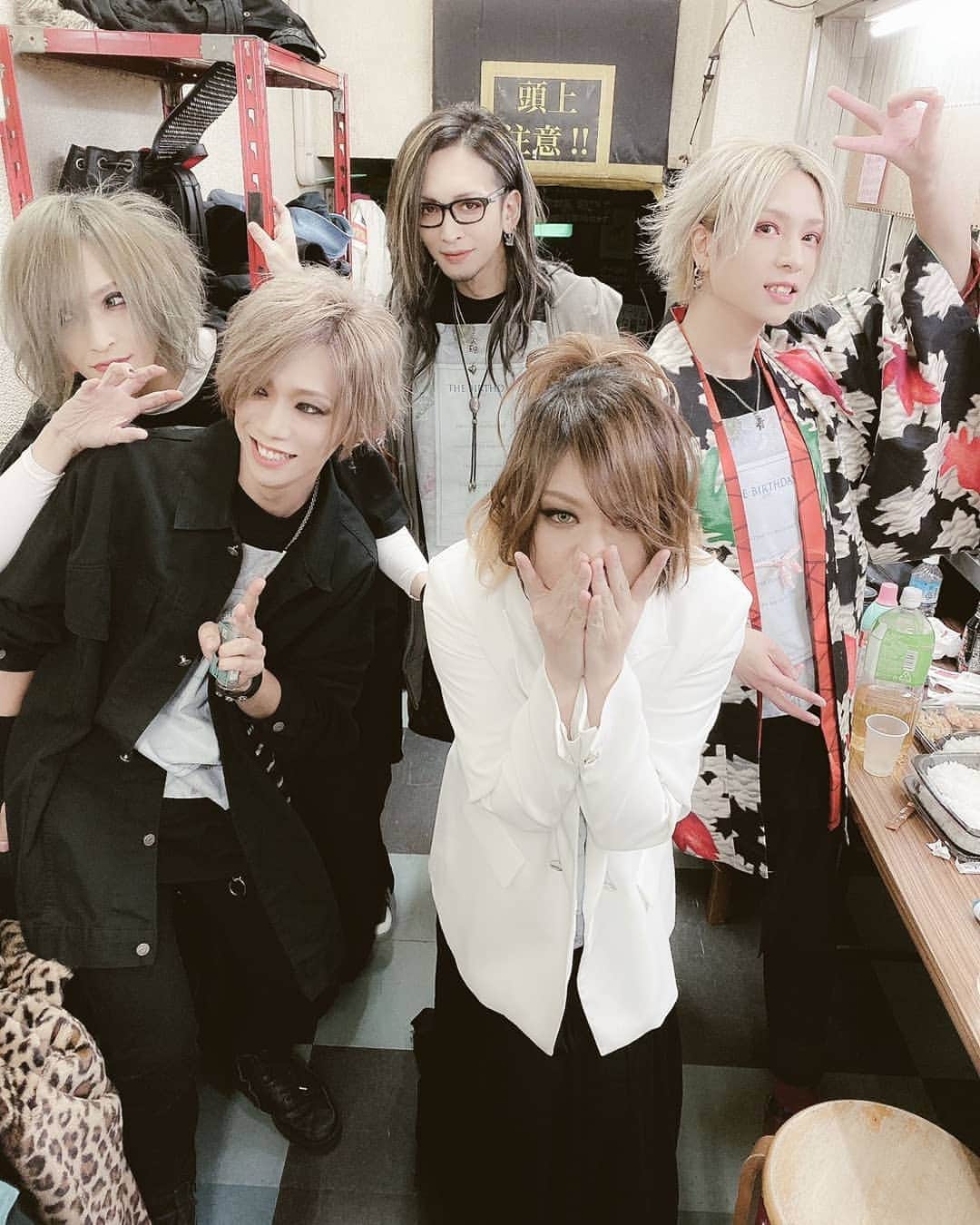 Chiyu のインスタグラム：「今日は今年一発目のライブ？笑に来てくれた皆様ありがとうございました！ 美月も喜んでおりました(｡-ω-) 今日やらなかった曲沢山あるので大阪でお待ちしております(笑) 写真いっぱい来てTwitter制限あるのでこっちにあげておくー(笑)  #美月 #玲夏 #JUN #海 #Chiyu #聖誕祭」
