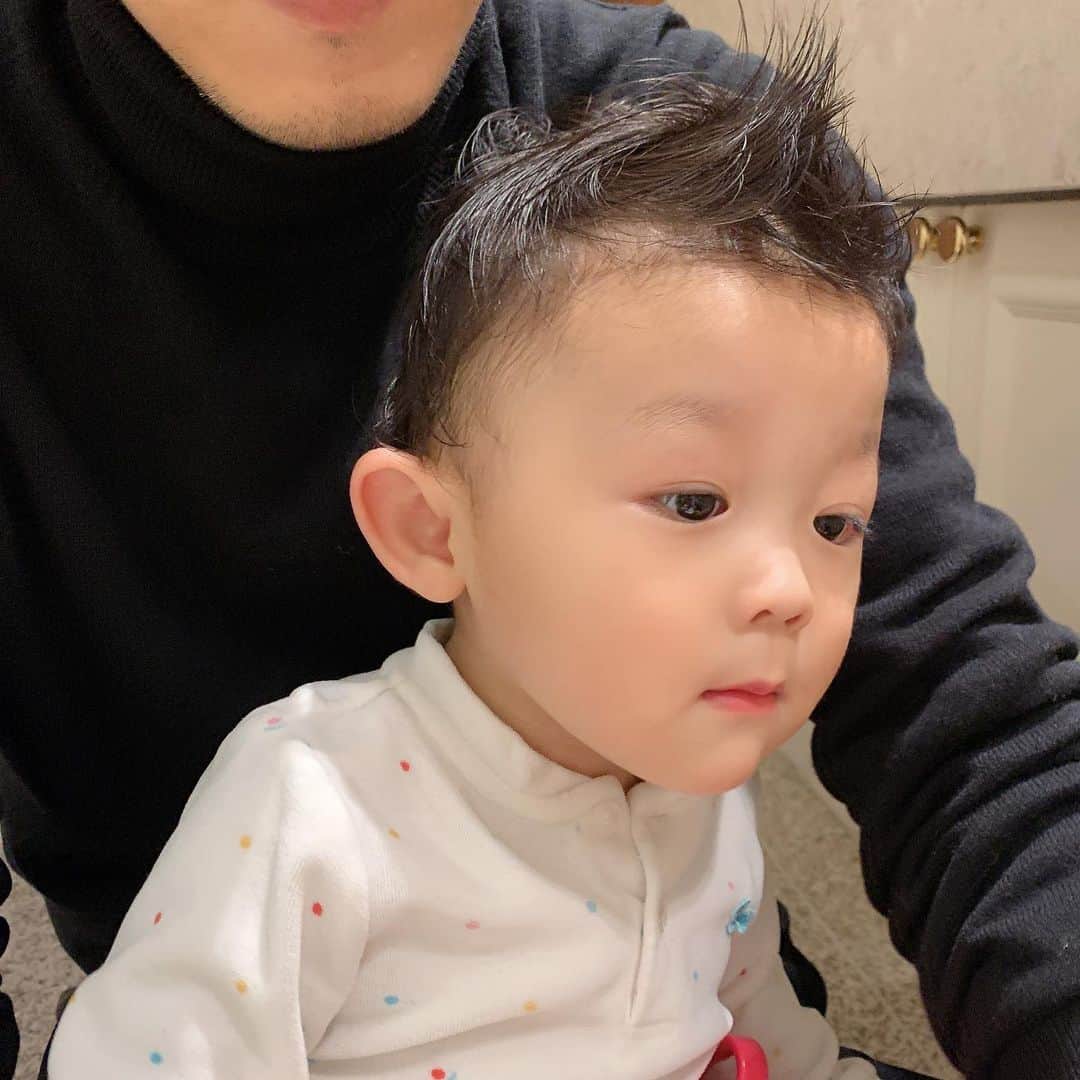 イム・ジヒョンさんのインスタグラム写真 - (イム・ジヒョンInstagram)「엄마빠가 목욕시켜줘떠요👶🏻 우리럭키 아가냄새 킁킁ㅠㅠㅠ 목욕다하고 나와서는 으유으유🍼 달라며🤣 이모들도 굿밤🙂❤️」1月5日 22時34分 - imvely_jihyun