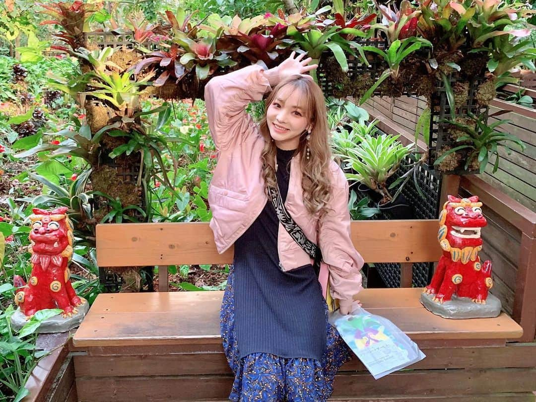 LISA minemuraさんのインスタグラム写真 - (LISA minemuraInstagram)「🌹 年越しは沖縄へ行ってきた🌴🌺✈✨ 暑くなく寒くなくで、ちょうど良い気温だった🤗💓 アグー豚すごーく美味しかった😋🍴✨ 年越しは国際通りの人集りに便乗してカウントダウンしたよ💓💓💓 ✧ 通りがかった沖縄のお寺で除夜の鐘ついたら、ちょうど221と222でお菓子とかもらってなんかHappyだった👼💕 ✧ 🌹#沖縄 #沖縄旅行 #パイナップルパーク  #長野駅前 #長野市 #長野県 #韓国コスメ #韓国アパレル #コスメ #ファッション#셀스타그램 #얼스타그램 #카메라 #촬영 #ヘアカラー  #ヘアスタイル #アッシュベージュ  #ベージュブラウン #エクステ #カラコン  #メイク #キャバ嬢 #キャバクラ #権堂  #りーみ #長野モデル #長野市モデル #長野県モデル」1月5日 22時34分 - lisa.minemura