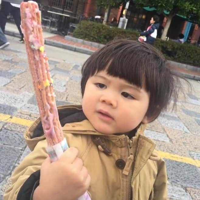 ゆみみさんのインスタグラム写真 - (ゆみみInstagram)「人生初チュリトス。食べなかった。  #子育て日記 #育児 #育児日記 #子育てぐらむ #1歳11ヶ月男の子 ヶ月 #息子 #令和元年 #ママ #ママリ #おやばか部#ママスタ #コドモノ #ママタス #コドモ #ママライフ #ママびより #ママリミニ #ママノコ  #子供 #ママリ絵日記 #ママリ親バカ部」1月5日 22時48分 - yumimi76