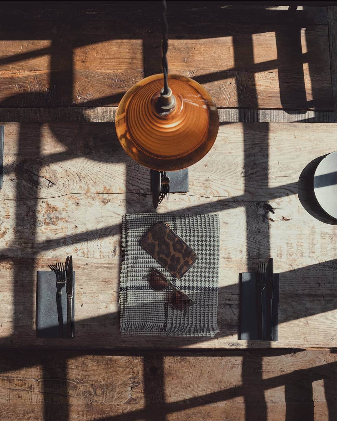 MR PORTERのインスタグラム：「Thanks to #DryJanuary you're up without a hangover. And you know that that means—brunch. We'll meet you at @smokestakUK 🍔 #MRPORTERLive」