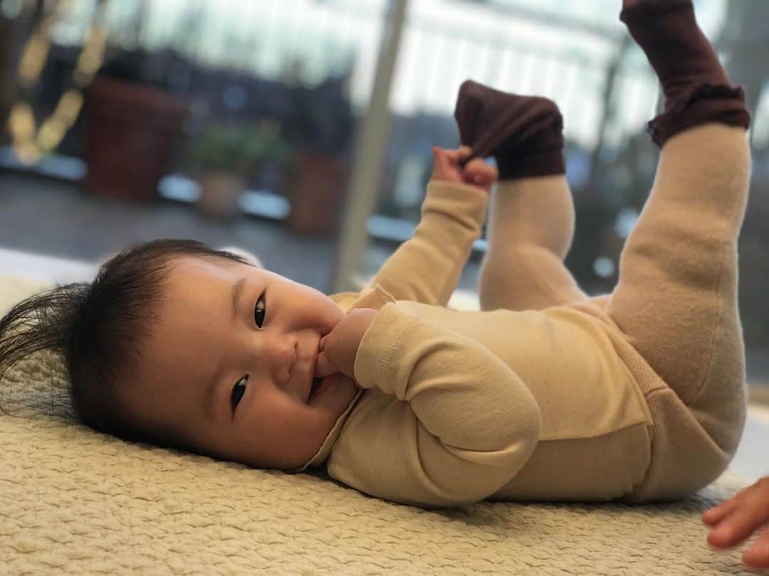 濱中鮎子のインスタグラム：「今日もニコニコありがとう😊  両親を見送り✈️、正月終了！  明日からまたがんばろー！ お嬢さん！  #目が合うとニヤニヤする」