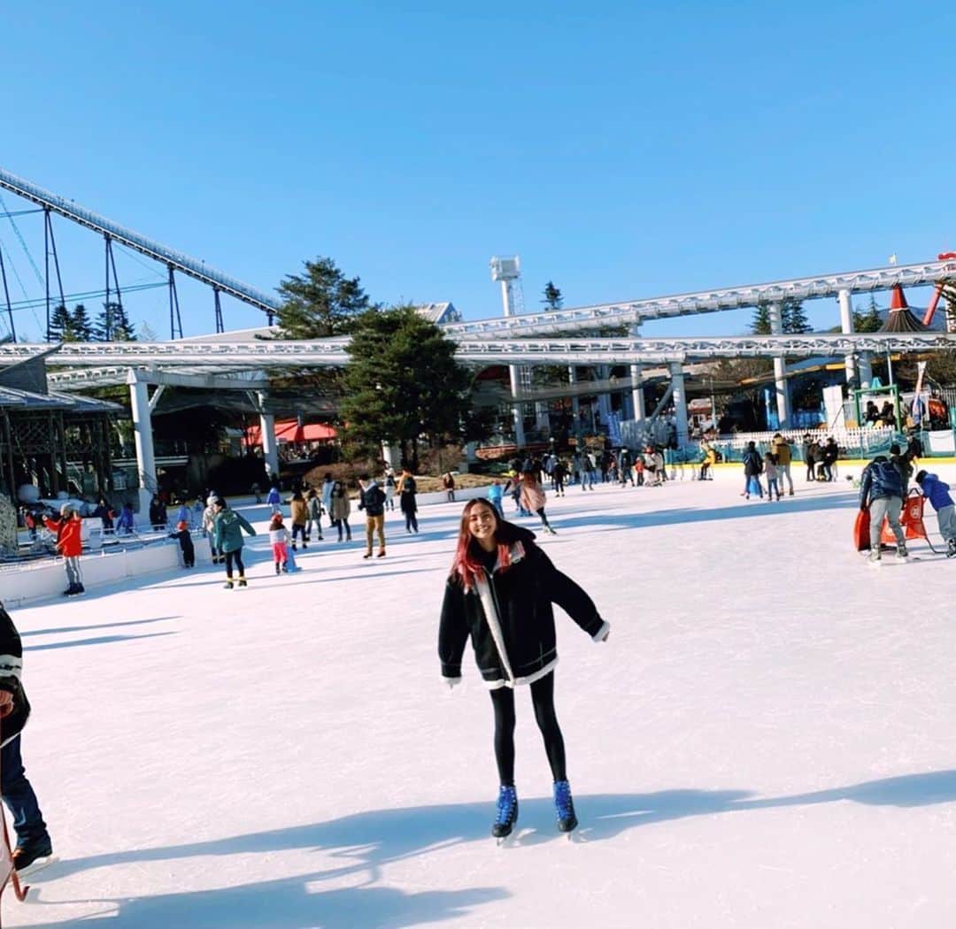 香川沙耶さんのインスタグラム写真 - (香川沙耶Instagram)「Happy Sunday! アイススケートもジェットコースターも大好き🤪🎢⛸ 寒かったけど晴れてて気持ちいい休日になりました！❤️ 明日からもがんばろうねー！ #weekendfun  #iceskating  #winterseason  #fujiq」1月5日 23時07分 - saya.kagawa