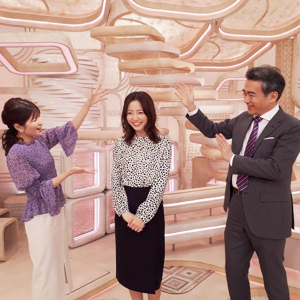 フジテレビ「プライムニュース イブニング」さんのインスタグラム写真 - (フジテレビ「プライムニュース イブニング」Instagram)「1月最初の日曜日は 寒さが身にしみる一日でした😖。﻿ ﻿ そんなきょうは﻿ 豊洲市場で令和初の『初競り』が行われ、﻿ 今年の一番マグロは276kgの﻿ 青森・大間産のクロマグロ❗️﻿ お値段なんと約2億円❗️﻿ 史上2番目の高値がつけられました😳😳。﻿ ﻿ さて、話は変わりますが、﻿ あす1月6日は内田アナの誕生日です😊。﻿ おめでとうございます🎉🎂🎉。﻿ ﻿ #竹内友佳﻿ アクセサリー #お世話や @osewaya_official﻿ #奥寺健 @fujitv_announcer﻿ #内田嶺衣奈 @reina.uchida﻿ トップス、スカート #tonal @tonal_official﻿ ﻿ #1月5日 #初競り #クロマグロ #1億9320万円  #寒さが身にしみる #春高バレー #誕生日おめでとう #加藤綾子 #風間晋 #木村拓也 #酒井千佳 #荘口彰久 #副島淳 #福原直英 #佐々木恭子 #小澤陽子 #海老原優香 #安宅晃樹 #石本沙織 #新美有加﻿ #フジテレビ #アナウンサー #ライブニュースイット」1月5日 23時15分 - livenews_it