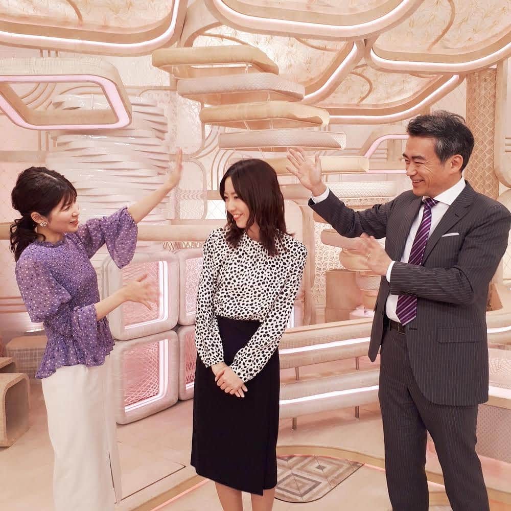 フジテレビ「プライムニュース イブニング」さんのインスタグラム写真 - (フジテレビ「プライムニュース イブニング」Instagram)「1月最初の日曜日は 寒さが身にしみる一日でした😖。﻿ ﻿ そんなきょうは﻿ 豊洲市場で令和初の『初競り』が行われ、﻿ 今年の一番マグロは276kgの﻿ 青森・大間産のクロマグロ❗️﻿ お値段なんと約2億円❗️﻿ 史上2番目の高値がつけられました😳😳。﻿ ﻿ さて、話は変わりますが、﻿ あす1月6日は内田アナの誕生日です😊。﻿ おめでとうございます🎉🎂🎉。﻿ ﻿ #竹内友佳﻿ アクセサリー #お世話や @osewaya_official﻿ #奥寺健 @fujitv_announcer﻿ #内田嶺衣奈 @reina.uchida﻿ トップス、スカート #tonal @tonal_official﻿ ﻿ #1月5日 #初競り #クロマグロ #1億9320万円  #寒さが身にしみる #春高バレー #誕生日おめでとう #加藤綾子 #風間晋 #木村拓也 #酒井千佳 #荘口彰久 #副島淳 #福原直英 #佐々木恭子 #小澤陽子 #海老原優香 #安宅晃樹 #石本沙織 #新美有加﻿ #フジテレビ #アナウンサー #ライブニュースイット」1月5日 23時15分 - livenews_it