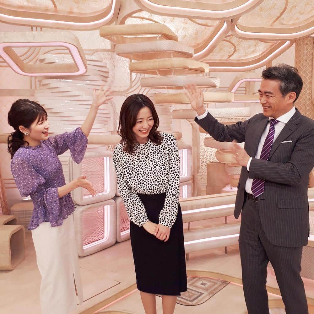 フジテレビ「プライムニュース イブニング」さんのインスタグラム写真 - (フジテレビ「プライムニュース イブニング」Instagram)「1月最初の日曜日は 寒さが身にしみる一日でした😖。﻿ ﻿ そんなきょうは﻿ 豊洲市場で令和初の『初競り』が行われ、﻿ 今年の一番マグロは276kgの﻿ 青森・大間産のクロマグロ❗️﻿ お値段なんと約2億円❗️﻿ 史上2番目の高値がつけられました😳😳。﻿ ﻿ さて、話は変わりますが、﻿ あす1月6日は内田アナの誕生日です😊。﻿ おめでとうございます🎉🎂🎉。﻿ ﻿ #竹内友佳﻿ アクセサリー #お世話や @osewaya_official﻿ #奥寺健 @fujitv_announcer﻿ #内田嶺衣奈 @reina.uchida﻿ トップス、スカート #tonal @tonal_official﻿ ﻿ #1月5日 #初競り #クロマグロ #1億9320万円  #寒さが身にしみる #春高バレー #誕生日おめでとう #加藤綾子 #風間晋 #木村拓也 #酒井千佳 #荘口彰久 #副島淳 #福原直英 #佐々木恭子 #小澤陽子 #海老原優香 #安宅晃樹 #石本沙織 #新美有加﻿ #フジテレビ #アナウンサー #ライブニュースイット」1月5日 23時15分 - livenews_it