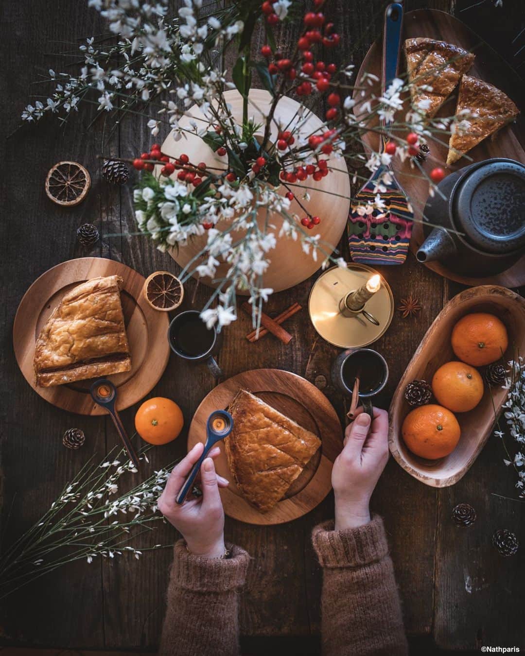 nathparisのインスタグラム：「GALETTE DES ROIS... Place à la gourmandise avec une bonne galette qui ravira petits et grands😋  Et vous êtes vous plutôt frangipane ou fruits confis ? Bon dimanche ! @habitat_france #epiphanie  #habitat_france」