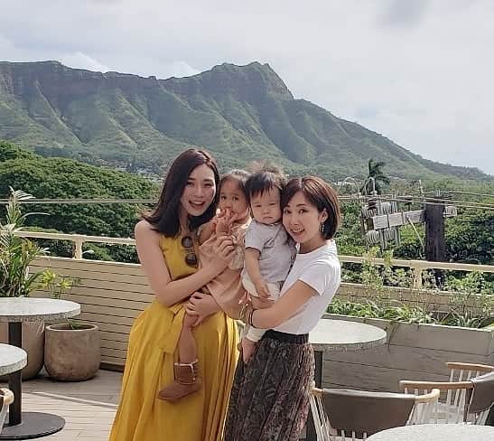 本田珠規さんのインスタグラム写真 - (本田珠規Instagram)「むつと、まさかハワイで 現地集合できるなんて思ってなかった😭💓 . 幸せすぎる💓 . ほのちゃん&はるくんも癒しMAX😍 むつの旦那様にも感謝✨ . #神戸の友人#現地集合#ハワイ #hawaii #hawaiitrip #hawaiistagram」1月5日 23時38分 - tamaki_honda_oscar