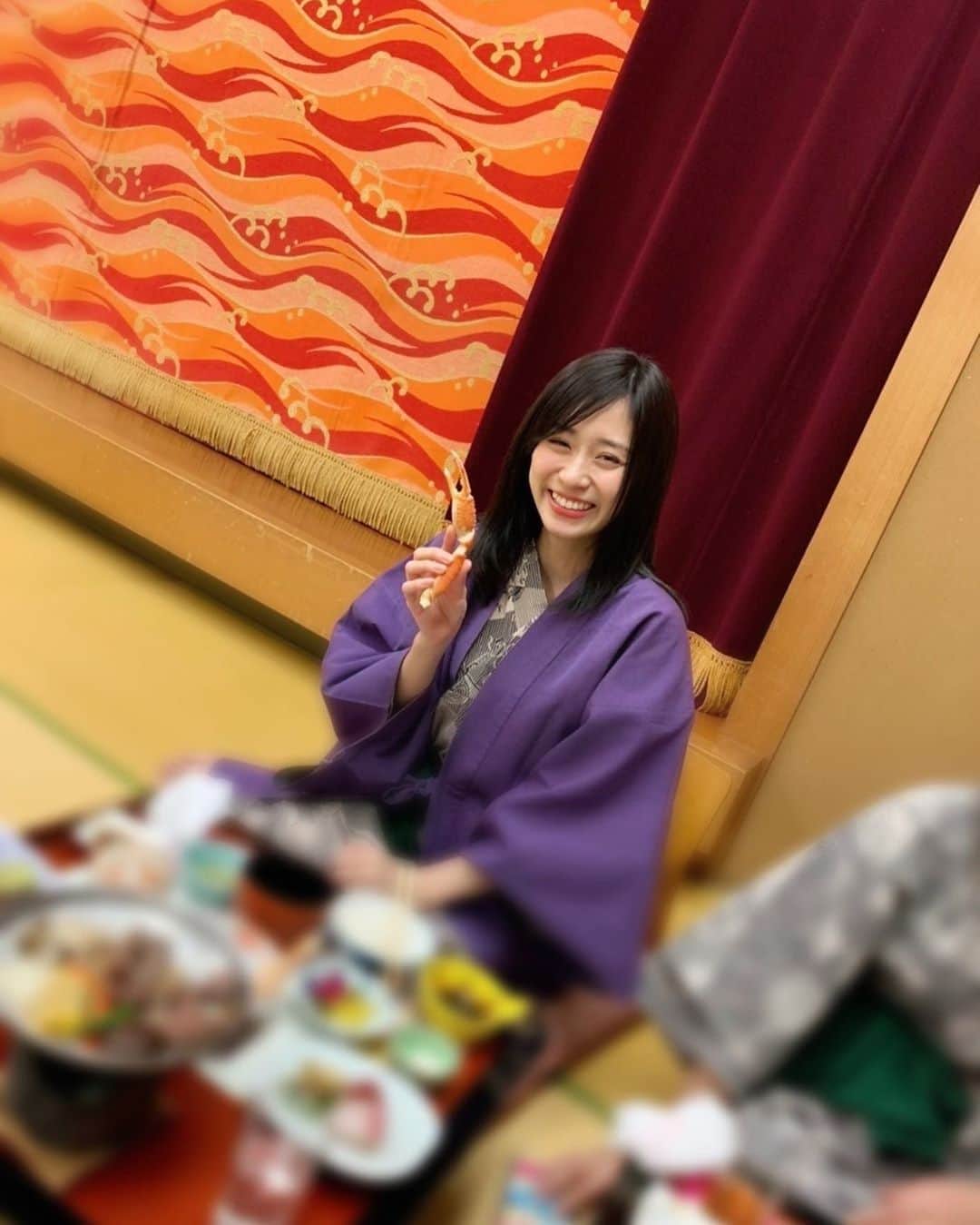 内木志のインスタグラム：「家族とおばあちゃんと温泉に 行ってきました♨️🧖‍♀️ 蟹🦀とお肉🥩とのどぐろ🐟のご飯豪華だったな〜✨ #温泉 #家族旅行」