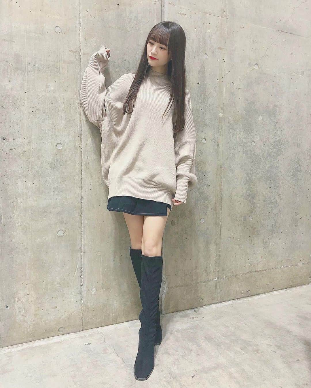 音嶋莉沙さんのインスタグラム写真 - (音嶋莉沙Instagram)「個別握手会で着たお洋服🖤﻿ ﻿ tops❤︎ @grl_official ﻿ bottoms❤︎ @archives__official ﻿ boots❤︎ @honeysalon.official ﻿ ﻿ ﻿ ブーツは﻿ 後ろのかかとにリボンが付いていて可愛いの💕﻿ お気に入りです☺︎﻿ ﻿ ﻿ ﻿ ﻿ ﻿ ﻿ ﻿ ﻿ #握手会　#私服　#グレイル #アルシーヴ﻿ #ハニーサロン #ストレート #Risaコーデ」1月5日 23時58分 - otoshima_risa