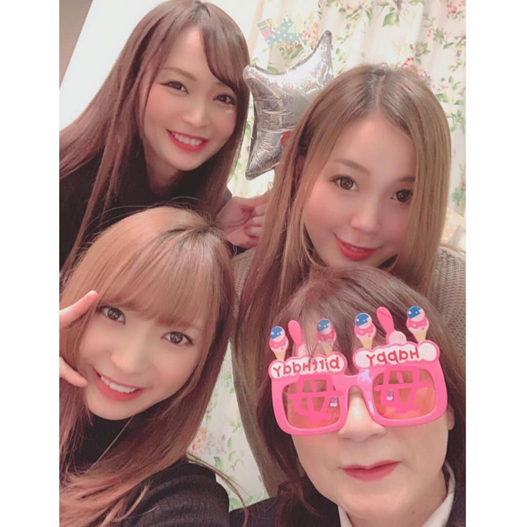 本間成美さんのインスタグラム写真 - (本間成美Instagram)「昨日はお母さんの還暦の誕生日でした🎂❤️ 妹も合流して3姉妹でお祝いしました🎵✨ #ハッピーバースデー #かんれき㊗️ #姉妹」1月5日 23時59分 - narumi517