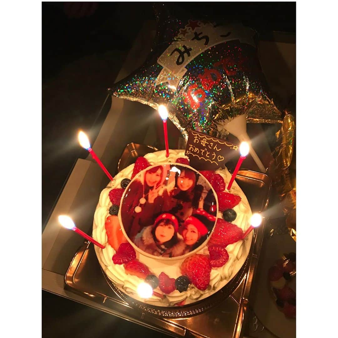 本間成美さんのインスタグラム写真 - (本間成美Instagram)「昨日はお母さんの還暦の誕生日でした🎂❤️ 妹も合流して3姉妹でお祝いしました🎵✨ #ハッピーバースデー #かんれき㊗️ #姉妹」1月5日 23時59分 - narumi517