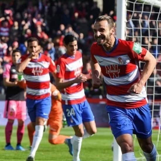 ロベルト・ソルダードのインスタグラム：「¡Tres puntos muy importantes para empezar bien un año ilusionante! ¡Gracias a todos por apoyarnos en una mañana tan especial!  #FuerzaMontoro #VamosmiGranada #EternaLucha 🔴⚪」