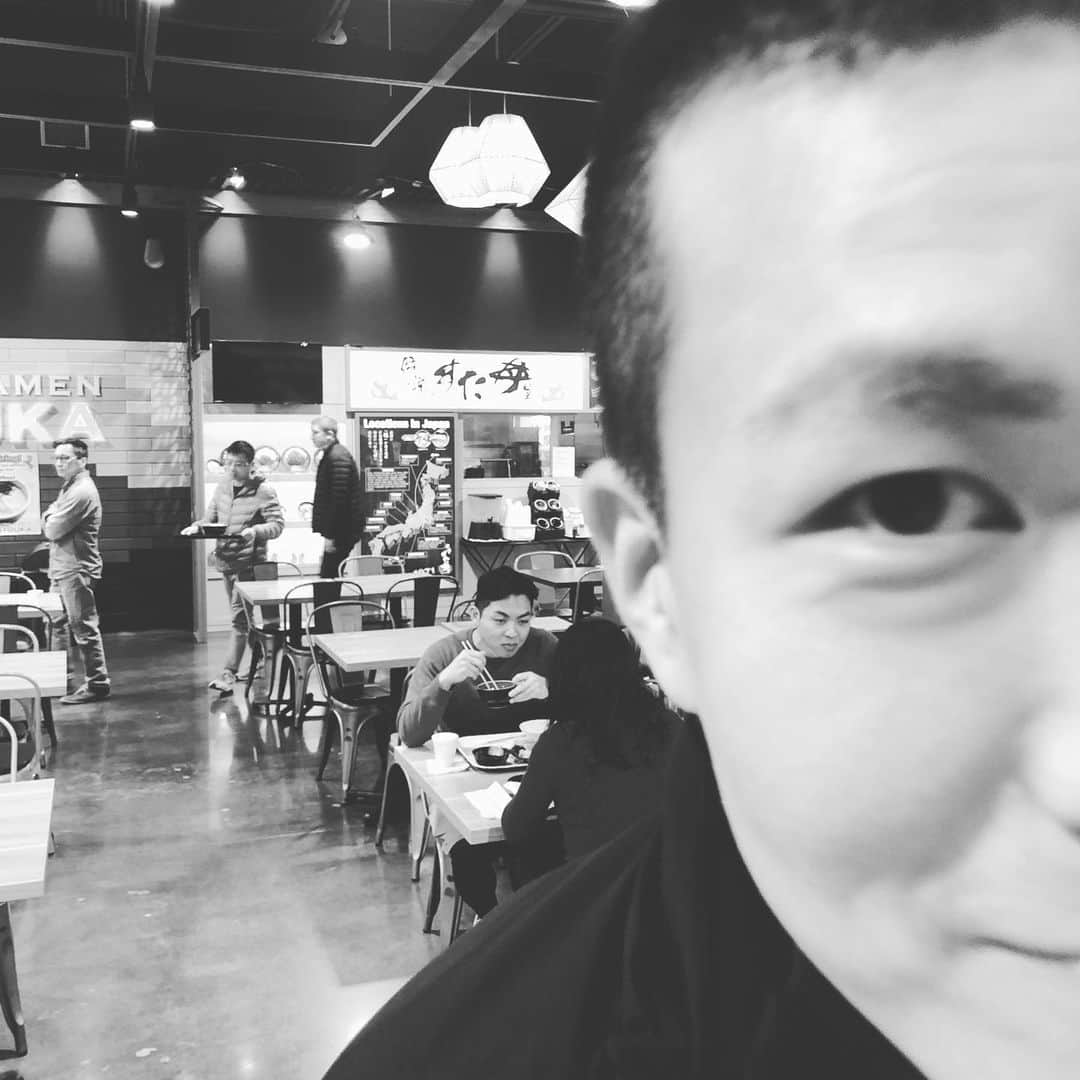 のインスタグラム：「昨日の昼御飯  日本食スーパー MITSUWA  #千賀 #ストーリーに載せたらフォロワー減った #ロイズのチョコも売ってるよ」