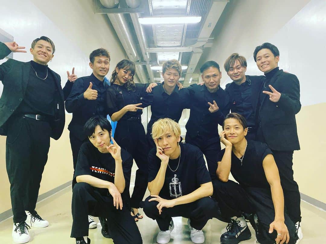 Show-heyのインスタグラム：「w-inds. LIVE TOUR “FUTURE/PAST”  本日台湾でのLiveを終えて、国内外合わせて全ての公演終わりました！  今回も3人と同じステージに立てた事を嬉しく思います！  本当にありがとうございました！ そして！ 本当にお疲れ様でした！  最高！！ Choreograph “Drive me crazy” “Get Down” #w_inds #w_indscrew」