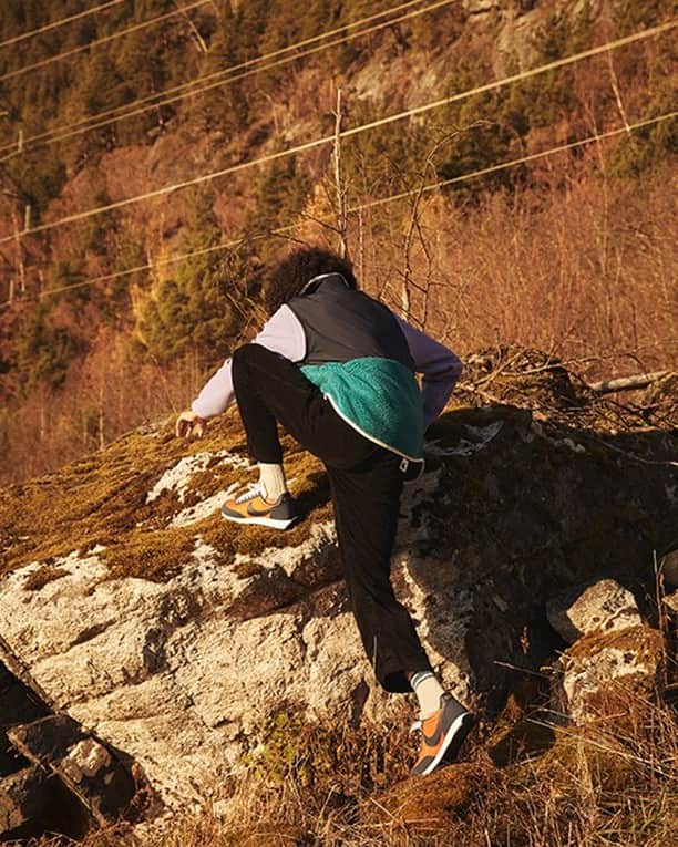 MR PORTERのインスタグラム：「Take a hike. Or, you know, a brisk walk. 🥾 This year, you can dress in a way that is practical and still look like you’re on the cutting edge of fashion. Hurrah! So, don’t be afraid of fleece. Head to the link in bio for more 2020 dressing inspiration.」