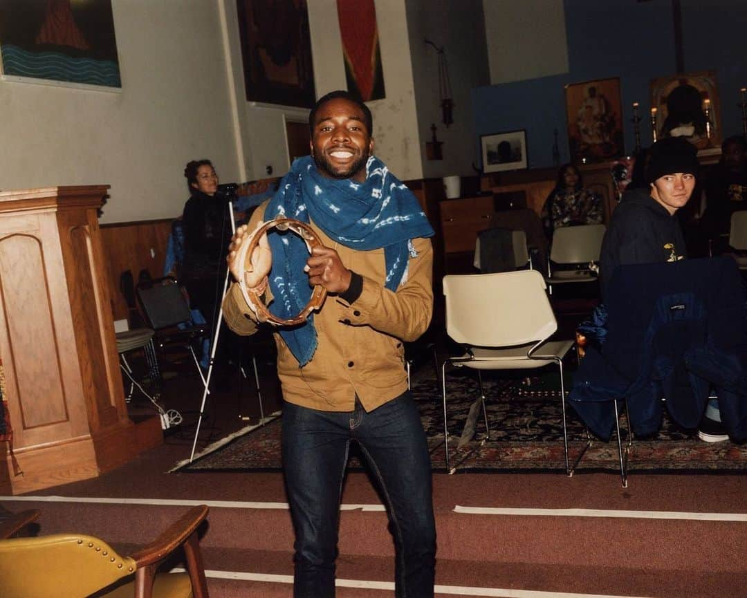 The New Yorkerさんのインスタグラム写真 - (The New YorkerInstagram)「The Saint John Will-I-Am Coltrane African Orthodox Church, in San Francisco, was founded on the belief that John Coltrane, the jazz musician, is a divine being. "It appears to be a church like any other," Hua Hsu writes, "until you notice that the candles surround a copy of 'Blue Train,' and that the paintings on the wall depict Coltrane in regalia." The church, now in its 50th year, seems more radiant and hopeful than ever—a refuge from the rhythms of the present. Tap the link in our bio to go inside the spirited weekly services, open to all, where patrons are invited to bring their own instruments. Photographs by @crls.chavarria for The New Yorker.」1月6日 0時41分 - newyorkermag