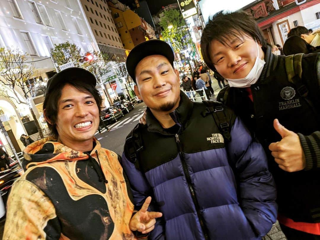 彰人さんのインスタグラム写真 - (彰人Instagram)「sportivaの後輩達。名古屋時代の後輩と撮影以外で初めてゆっくり飲んだ気がするよ！また飲みたいな。 . #sportiva07 #スポルティーバ #スポルティーバアリーナ #阿部史典 #岩本煌史 #彰人 #ゼヴィウス #ゼヴィウスチルドレン #ゼヴィチル」1月6日 0時43分 - akitonsgk