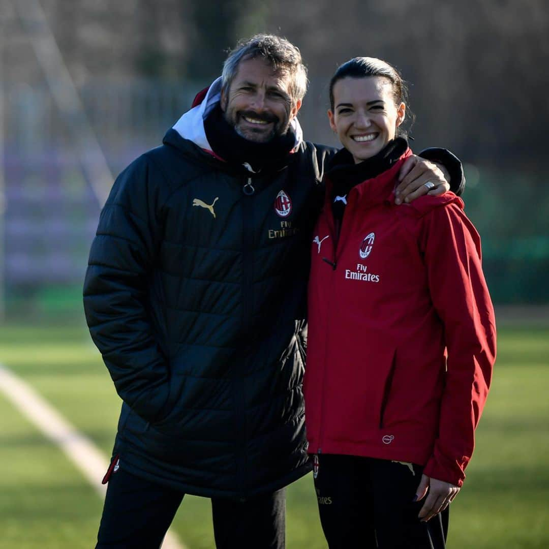 ACミランさんのインスタグラム写真 - (ACミランInstagram)「⚽️ Rossonere 🆚 U17: What better way to start the year than a friendly in the family? 💪🏻 #FollowTheRossonere #SempreMilan」1月6日 0時45分 - acmilan