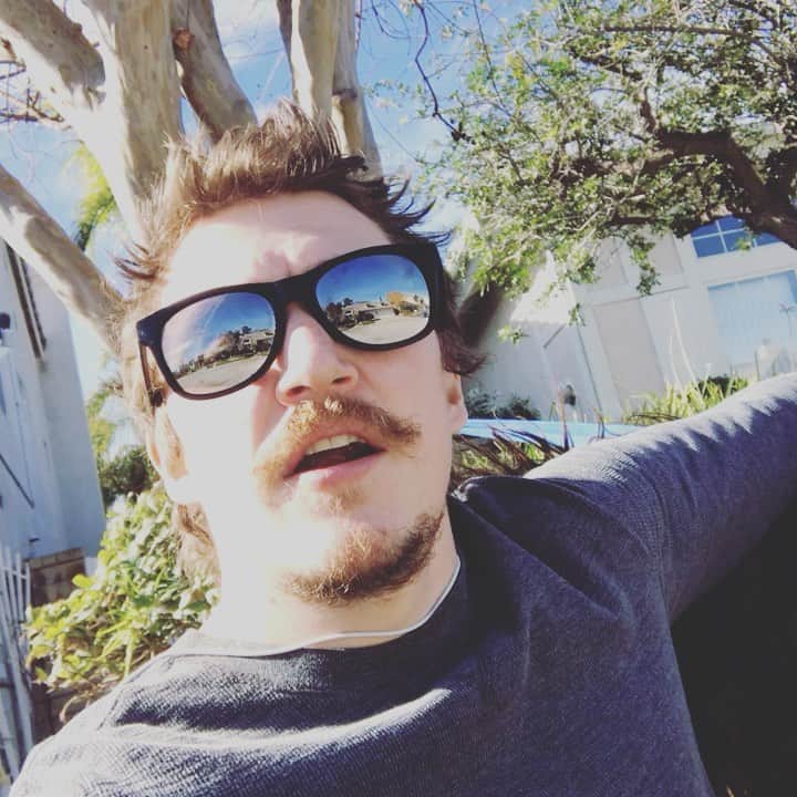 カイル・ガルナーのインスタグラム：「Yooooo. So I made a movie a few years ago called zendog. It’s an acid trip/road trip movie featuring the spoken words of the one and only Alan watts. @zendogmovie has released a few behind the scenes/making of videos on their Instagram and I figured I would share so you can see what it took to make this bad boy. The short story is we crammed a few people onto a converted greyhound bus, drove from San Fran to NYC and shot a movie along the way. The movie is also available on streaming services if you wanna watch the whole thing. Swipe over to see a trippy little clip. Happy new year everyone. Hope it’s treating you well so far. #roadtrip #roadtrippin #indy #movie #indyfilm #indymovie」