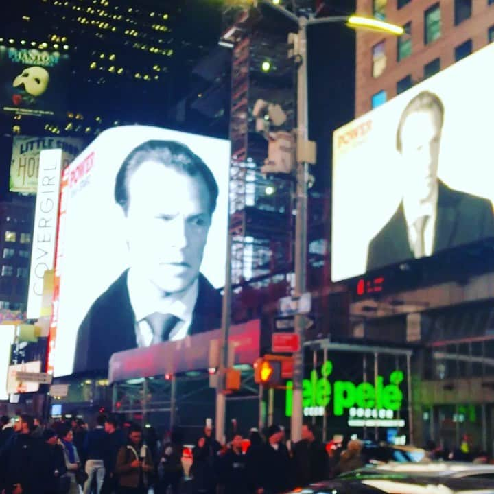 エリザベス・ロドリゲスのインスタグラム：「Today is the day! @power_starz but this is other level crazy. To see myself in Time Square and Grand Central is a little outer body. I was born and raised in this city, on these streets, never imagining this as a possibility. #whoshotghost  5,4,3,2,1 #levelup #timesquare #newyork #2020 thank you @courtneyakemp love you always」