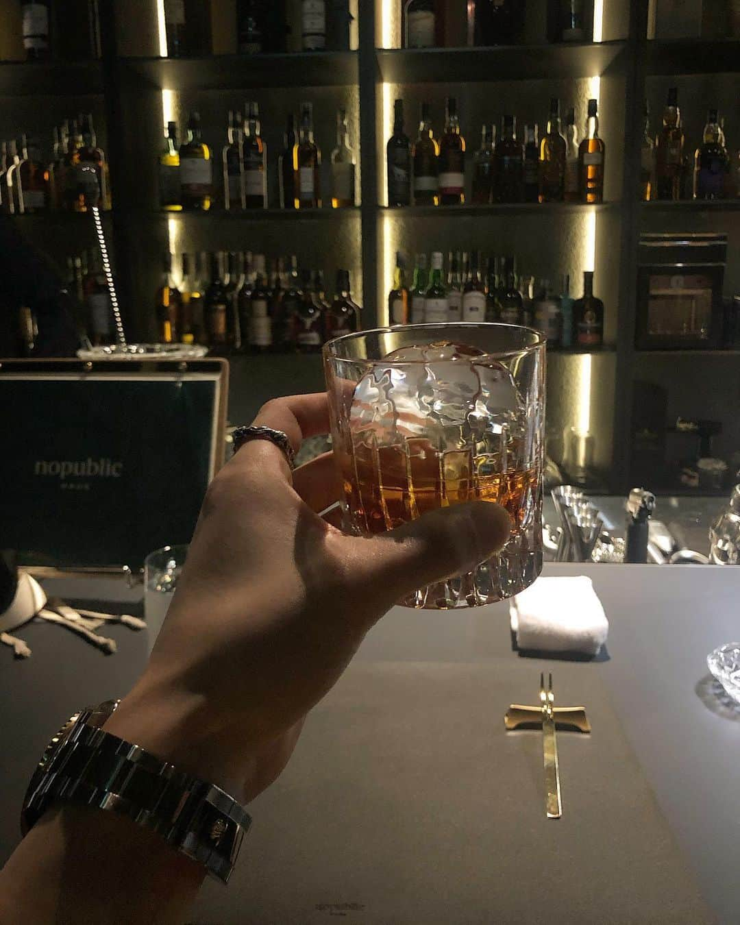 キソプさんのインスタグラム写真 - (キソプInstagram)「건배🥃 운동하자...😓 #KISEOP」1月6日 1時32分 - ki_seop91